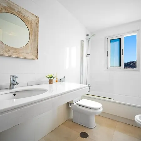 San Miguel - 2 Bed And 2 Bath - Miramar Shopping 푸엔히롤라